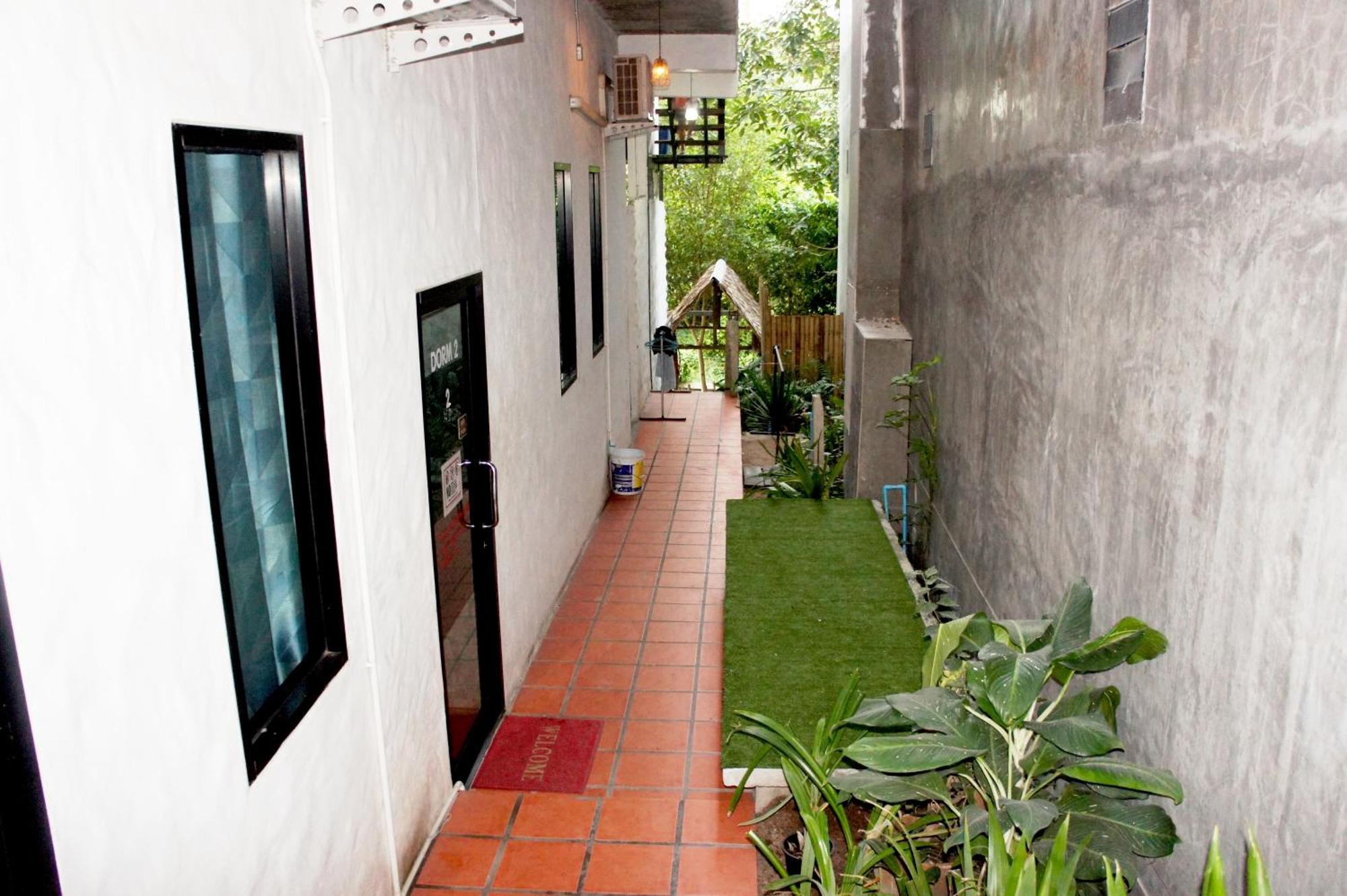 White Jail At Koh Tao Hostel Exterior photo