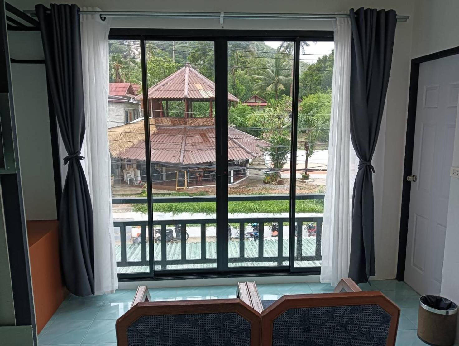 White Jail At Koh Tao Hostel Exterior photo