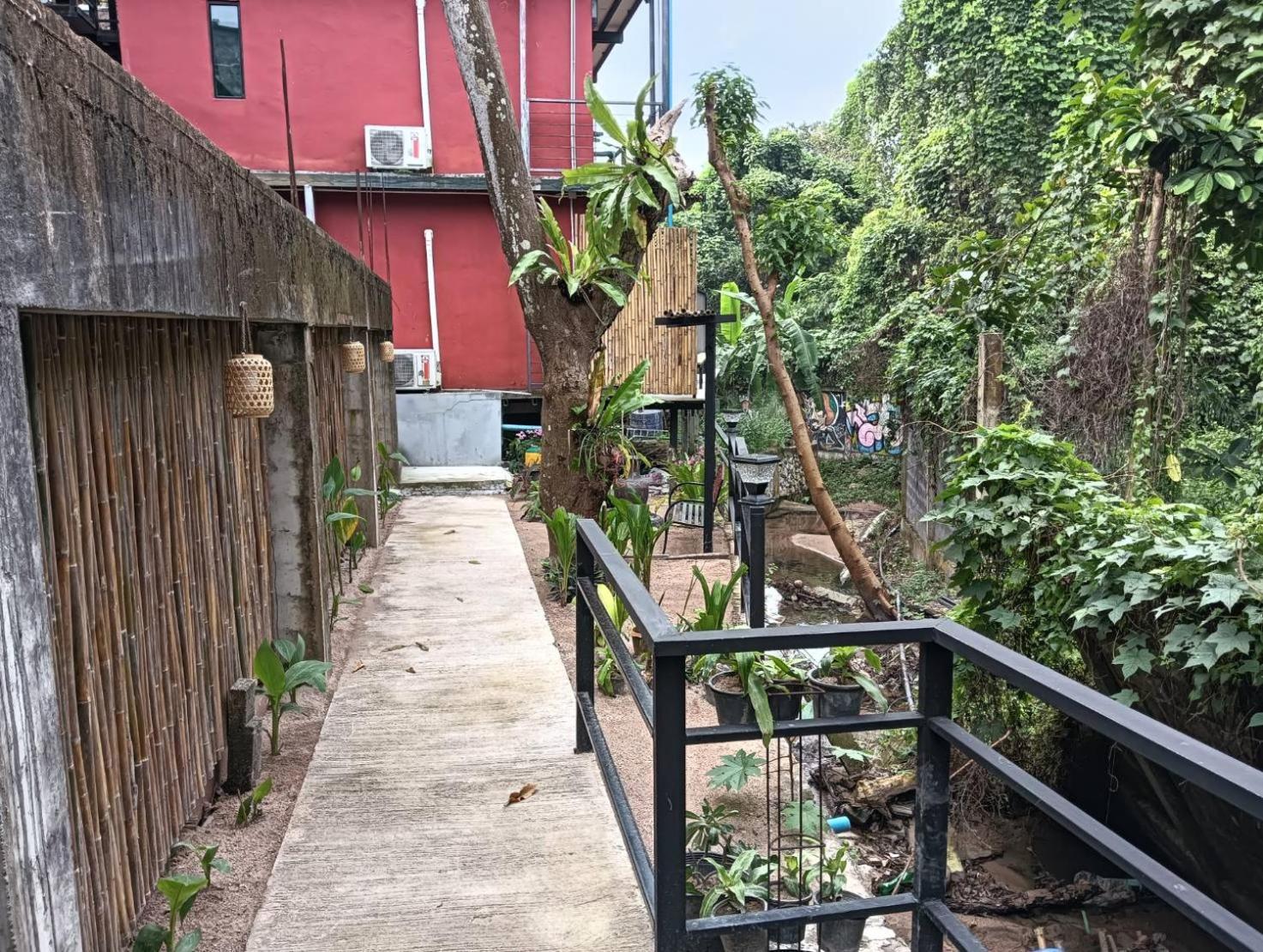 White Jail At Koh Tao Hostel Exterior photo