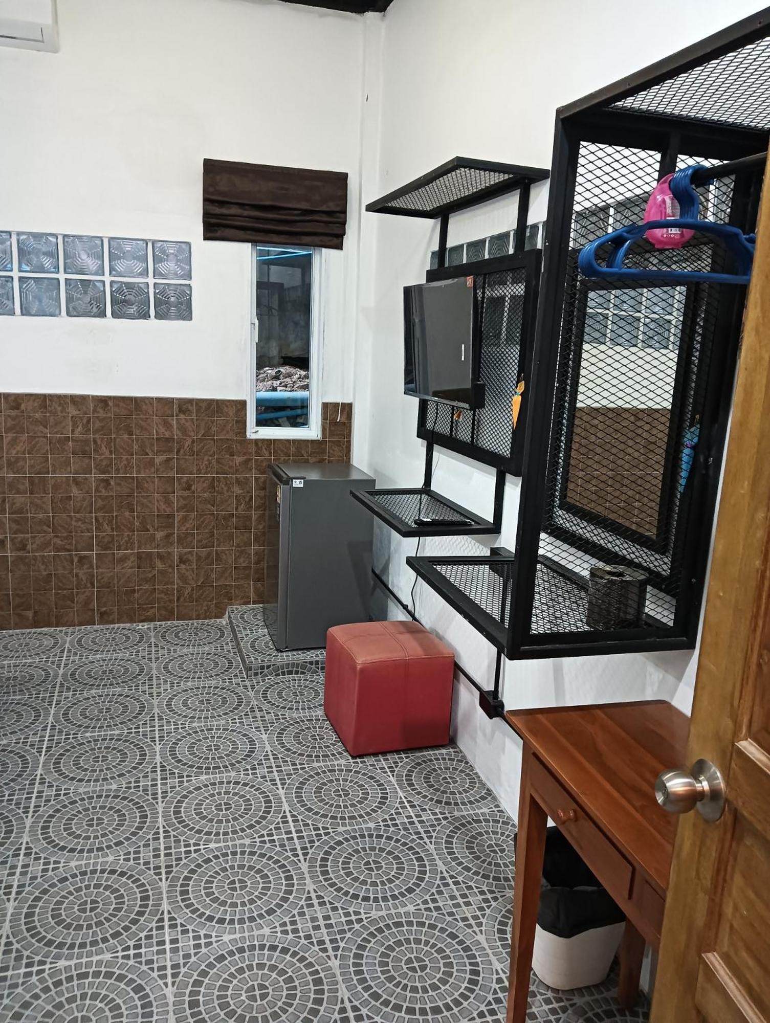 White Jail At Koh Tao Hostel Exterior photo