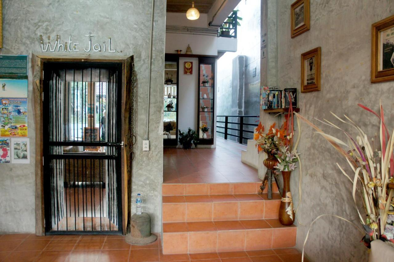 White Jail At Koh Tao Hostel Exterior photo